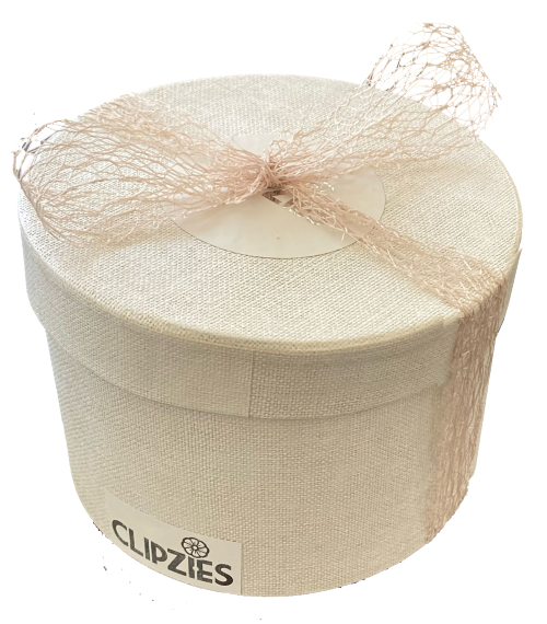 π Moederdag Bloementaartje: 4 kleine zonnebloemen en 6 gele miniroosjes (echte bloemen - longlife 12+ maanden mooi)